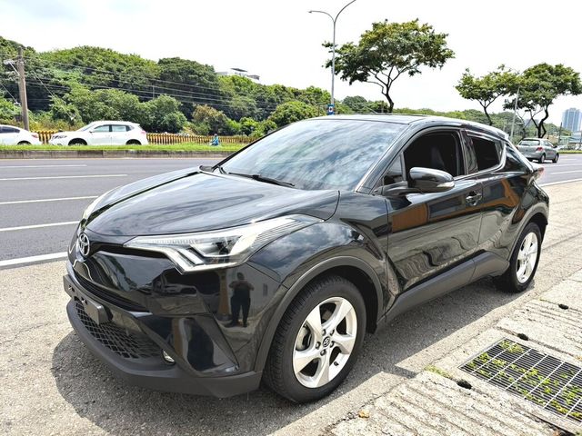 TOYOTA豐田 C-HR  第1張相片