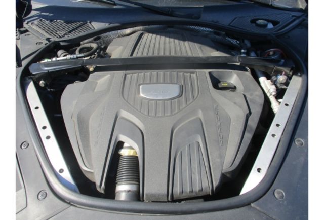 Porsche PANAMERA  第4張相片