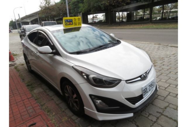 Hyundai ELANTRA  第2張相片