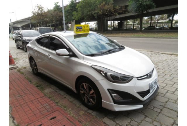 Hyundai ELANTRA  第7張相片