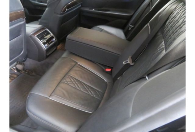 BMW 730  第9張相片