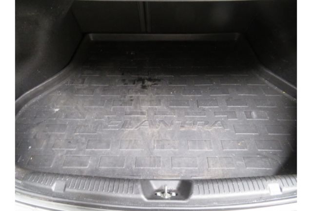 Hyundai ELANTRA  第7張相片