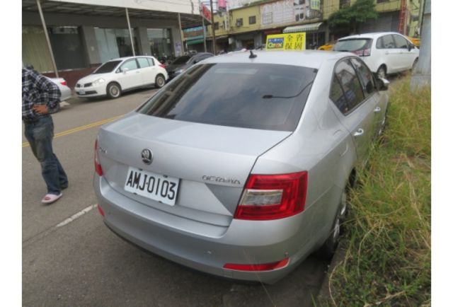 SKODA OCTAVIA  第4張相片