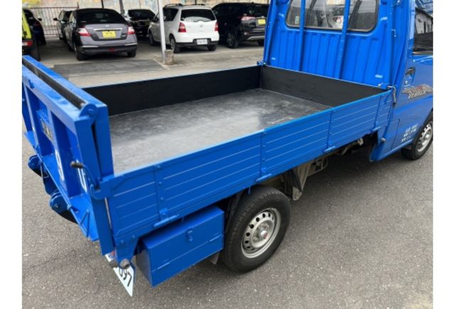 新凌利第三代▼100%全車無拆裝原裝鈑件▼原廠技師查驗鑑定▼公里數保證▼一分錢一分貨全面守護您的行車安全▼  第6張相片