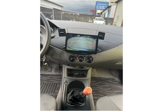 2013 Mitsubishi Boss Zinger 2.4雅緻手排型▼少見手排第一代大小改款▼車輛保証實車在店可試駕▼提供現場底盤檢視 ▼無拆裝原車鈑金件▼  第11張相片