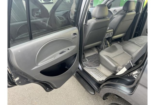 2013 Mitsubishi Boss Zinger 2.4雅緻手排型▼少見手排第一代大小改款▼車輛保証實車在店可試駕▼提供現場底盤檢視 ▼無拆裝原車鈑金件▼  第14張相片