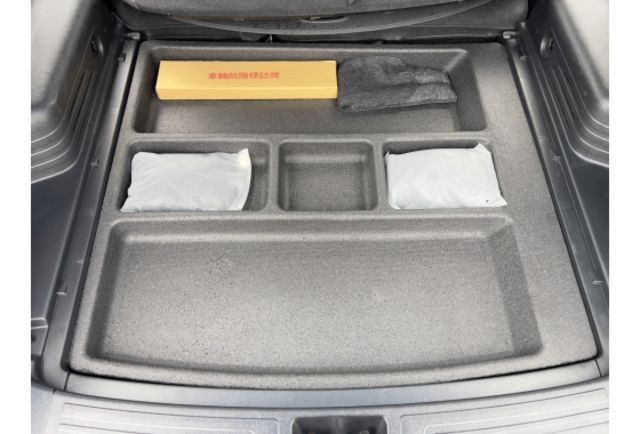 2.0 VG Turbo旗艦型 ▼100%全車無拆裝原裝鈑件▼原廠技師查驗鑑定▼公里數保證▼一分錢一分貨全面守護您的行車安全▼  第23張相片