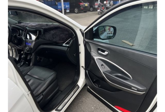 2015 Hyundai Santa Fe 2.2貴族款▼全車原裝鈑件▼ 原廠技師查驗鑑定  ▼公里數保證 ▼  第18張相片