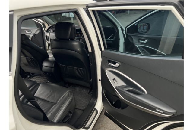 2015 Hyundai Santa Fe 2.2貴族款▼全車原裝鈑件▼ 原廠技師查驗鑑定  ▼公里數保證 ▼  第19張相片