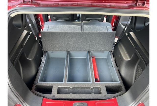 1.6行家皮椅版▼100%全車無拆裝原裝鈑件▼原廠技師查驗鑑定▼公里數保證▼一分錢一分貨全面守護您的行車安全▼  第19張相片