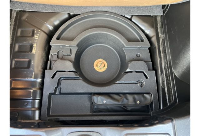 1.6行家皮椅版▼100%全車無拆裝原裝鈑件▼原廠技師查驗鑑定▼公里數保證▼一分錢一分貨全面守護您的行車安全▼  第19張相片
