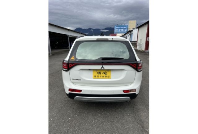 時尚型2.4 ▼100%全車無拆裝原裝鈑件▼原廠技師查驗鑑定▼公里數保證▼一分錢一分貨全面守護您的行車安全▼  第5張相片