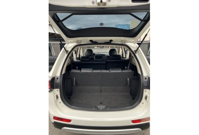 時尚型2.4 ▼100%全車無拆裝原裝鈑件▼原廠技師查驗鑑定▼公里數保證▼一分錢一分貨全面守護您的行車安全▼  第7張相片