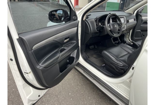 時尚型2.4 ▼100%全車無拆裝原裝鈑件▼原廠技師查驗鑑定▼公里數保證▼一分錢一分貨全面守護您的行車安全▼  第11張相片