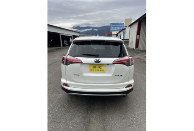 2.0尊爵版▼100%全車無拆裝原裝鈑件▼原廠技師查驗鑑定▼公里數保證▼一分錢一分貨全面守護您的行車安全▼  第5張相片