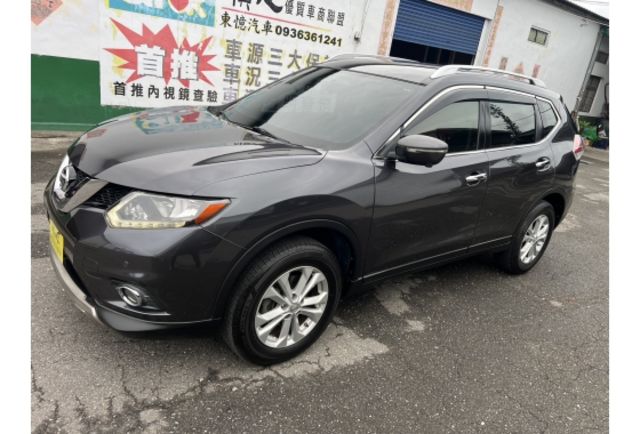 2.0玩美影音版▼100%全車無拆裝原裝鈑件▼原廠技師查驗鑑定▼公里數保證▼一分錢一分貨全面守護您的行車安全▼  第1張相片