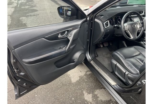 2.0玩美影音版▼100%全車無拆裝原裝鈑件▼原廠技師查驗鑑定▼公里數保證▼一分錢一分貨全面守護您的行車安全▼  第13張相片