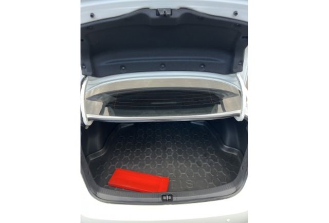 1.8豪華型▼100%全車無拆裝原裝鈑件▼原廠技師查驗鑑定▼公里數保證▼一分錢一分貨全面守護您的行車安全▼  第7張相片