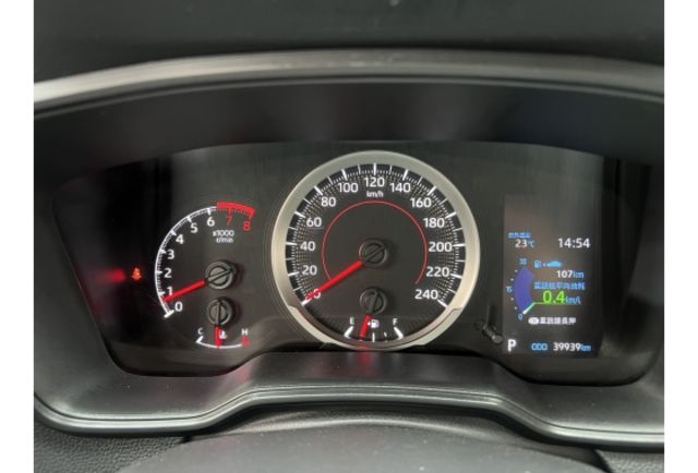 1.8豪華型▼100%全車無拆裝原裝鈑件▼原廠技師查驗鑑定▼公里數保證▼一分錢一分貨全面守護您的行車安全▼  第10張相片