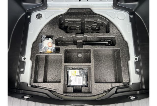 1.8豪華型▼100%全車無拆裝原裝鈑件▼原廠技師查驗鑑定▼公里數保證▼一分錢一分貨全面守護您的行車安全▼  第23張相片