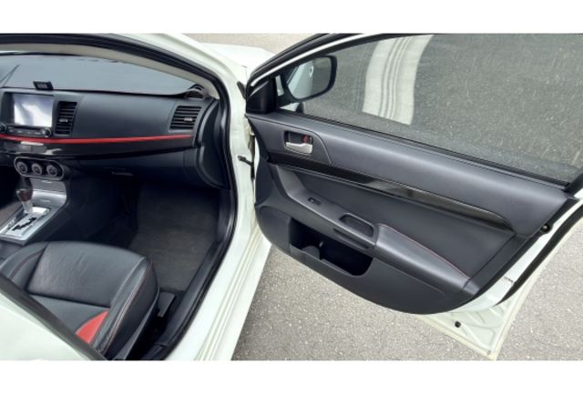 2014 iO 1.8悍動型▼在地邁向30年▼100%全車無拆裝原裝鈑件▼雙聯盟查驗鑑定▼公里數保證▼一分錢一分貨全面守護您的行車安全▼  第20張相片