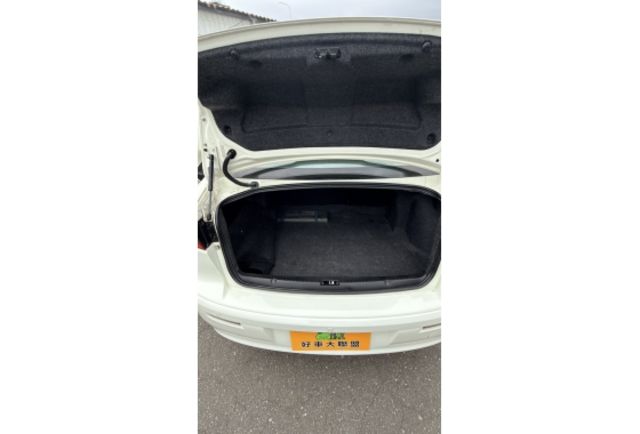 2014 iO 1.8悍動型▼在地邁向30年▼100%全車無拆裝原裝鈑件▼雙聯盟查驗鑑定▼公里數保證▼一分錢一分貨全面守護您的行車安全▼  第24張相片
