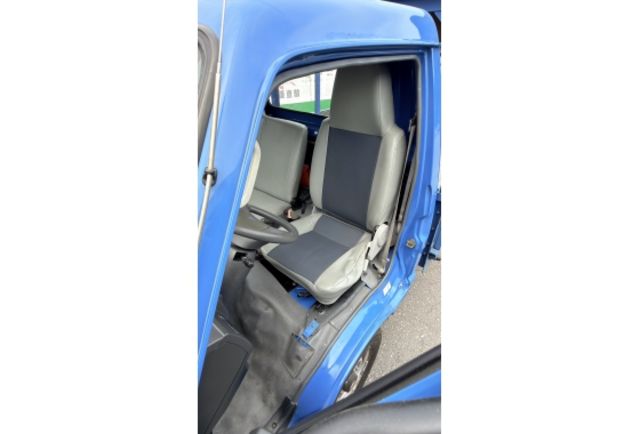 2013 Ford MAXI ECONOVAN 2.0▼在地邁向30年▼100%原裝鈑件▼雙聯盟查驗鑑定▼公里數保證▼一分錢一分貨全面守護您的行車安全▼  第6張相片