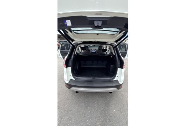2017 Ford Kuga EcoBoost 180時尚經典型▼在地邁向30年▼100%全車無拆裝原裝鈑件▼雙聯盟查驗鑑定▼公里數保證▼一分錢一分貨全面守護您的行車安全▼  第22張相片