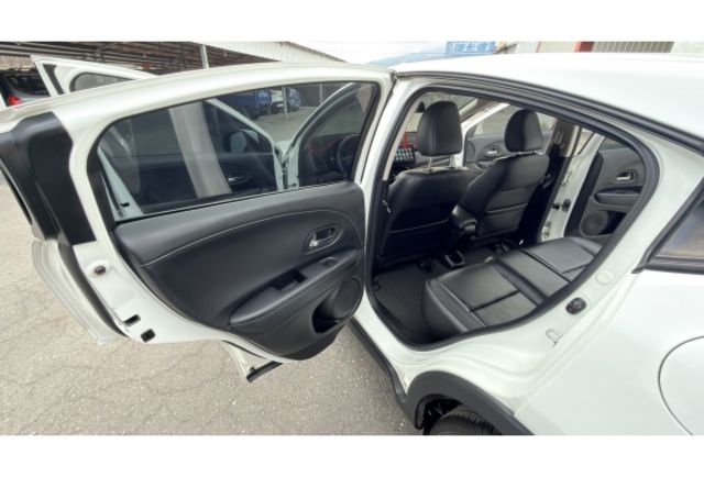 2016 Honda HR-V 1.8 VTi-S▼在地邁向30年▼100%全車無拆裝原裝鈑件▼雙聯盟查驗鑑定▼公里數保證▼一分錢一分貨全面守護您的行車安全▼  第15張相片