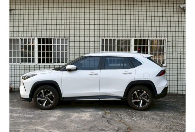 2024『原廠保固』Yaris Cross潮玩頂配版、8氣囊、電尾門、ＡＣＣ跟車、盲點  第3張相片