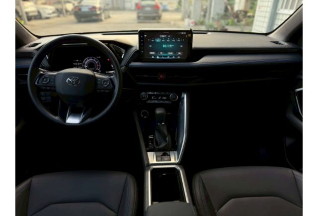 2024『原廠保固』Yaris Cross潮玩頂配版、8氣囊、電尾門、ＡＣＣ跟車、盲點  第4張相片