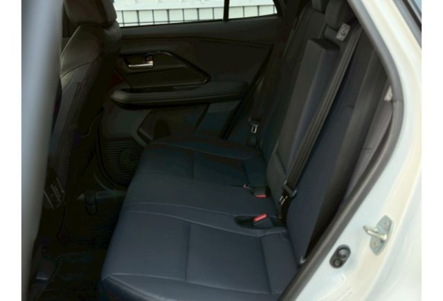 2024『原廠保固』Yaris Cross潮玩頂配版、8氣囊、電尾門、ＡＣＣ跟車、盲點  第12張相片