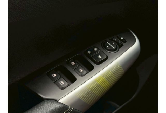 [原廠保固中]PICANTO X-LINE/原鈑件認證車/ikey免鑰匙/7氣囊/CARPLAY/車道偏移維持輔助  第10張相片