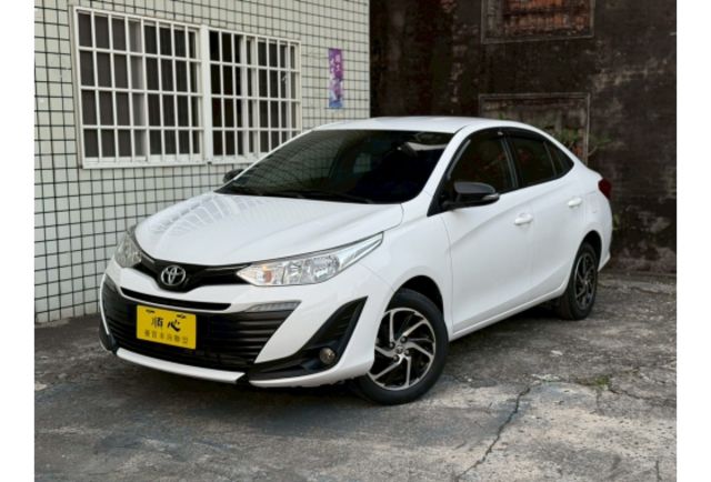 【原廠保固至2026年11月】才跑2.4萬保持如新車/雙色鋁圈/原版件認證車／九氣囊／藍芽主機螢幕/倒車顯影／光感應頭燈/電折後視鏡  第1張相片