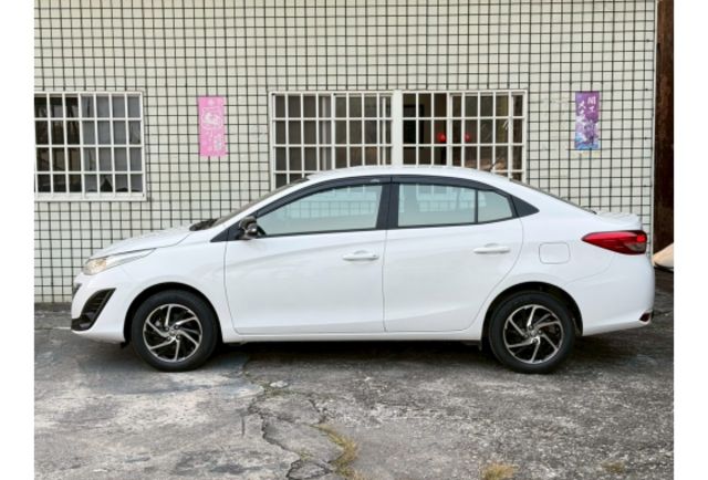 【原廠保固至2026年11月】才跑2.4萬保持如新車/雙色鋁圈/原版件認證車／九氣囊／藍芽主機螢幕/倒車顯影／光感應頭燈/電折後視鏡  第3張相片