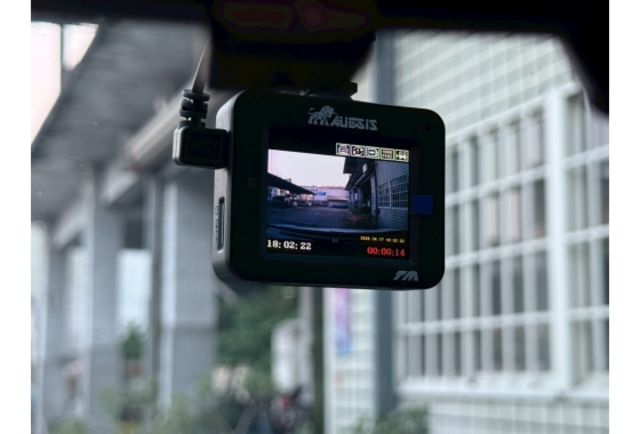 【原廠保固至2026年11月】才跑2.4萬保持如新車/雙色鋁圈/原版件認證車／九氣囊／藍芽主機螢幕/倒車顯影／光感應頭燈/電折後視鏡  第11張相片