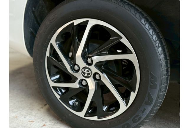 【原廠保固至2026年11月】才跑2.4萬保持如新車/雙色鋁圈/原版件認證車／九氣囊／藍芽主機螢幕/倒車顯影／光感應頭燈/電折後視鏡  第13張相片