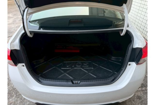 【原廠保固至2026年11月】才跑2.4萬保持如新車/雙色鋁圈/原版件認證車／九氣囊／藍芽主機螢幕/倒車顯影／光感應頭燈/電折後視鏡  第14張相片