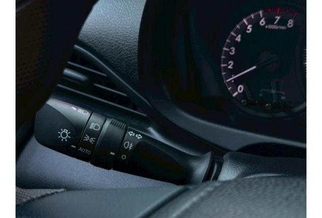 【原廠保固至2026年11月】才跑2.4萬保持如新車/雙色鋁圈/原版件認證車／九氣囊／藍芽主機螢幕/倒車顯影／光感應頭燈/電折後視鏡  第18張相片