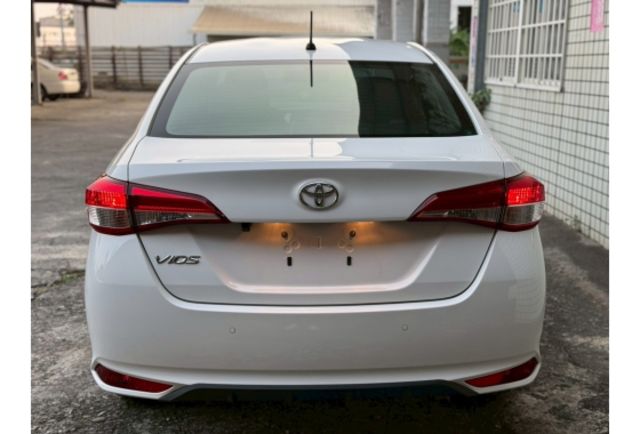 【原廠保固至2026年11月】才跑2.4萬保持如新車/雙色鋁圈/原版件認證車／九氣囊／藍芽主機螢幕/倒車顯影／光感應頭燈/電折後視鏡  第21張相片