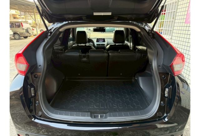 20日本原裝進口/前後八顆雷達/CarPlay/電動座椅/電熱椅/恆溫/換檔撥片/全車原鈑件/跟車/車道偏移系統/1.5渦輪引擎  第5張相片