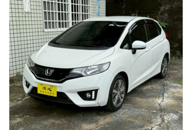 Honda FIT 1.5 白色/2016年式/認證原鈑件/年跑僅5千公里/藍芽導航主機/加裝原廠行車記錄器/原廠LED日行燈/定速/恆溫/換檔快撥/  第1張相片