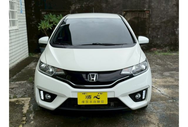 Honda FIT 1.5 白色/2016年式/認證原鈑件/年跑僅5千公里/藍芽導航主機/加裝原廠行車記錄器/原廠LED日行燈/定速/恆溫/換檔快撥/  第2張相片