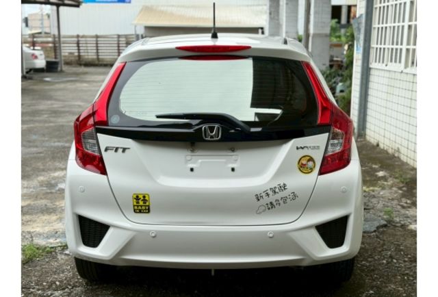 Honda FIT 1.5 白色/2016年式/認證原鈑件/年跑僅5千公里/藍芽導航主機/加裝原廠行車記錄器/原廠LED日行燈/定速/恆溫/換檔快撥/  第5張相片