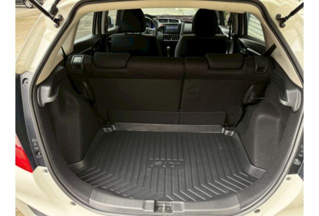 Honda FIT 1.5 白色/2016年式/認證原鈑件/年跑僅5千公里/藍芽導航主機/加裝原廠行車記錄器/原廠LED日行燈/定速/恆溫/換檔快撥/  第6張相片