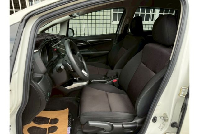 Honda FIT 1.5 白色/2016年式/認證原鈑件/年跑僅5千公里/藍芽導航主機/加裝原廠行車記錄器/原廠LED日行燈/定速/恆溫/換檔快撥/  第8張相片