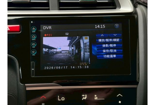 Honda FIT 1.5 白色/2016年式/認證原鈑件/年跑僅5千公里/藍芽導航主機/加裝原廠行車記錄器/原廠LED日行燈/定速/恆溫/換檔快撥/  第13張相片
