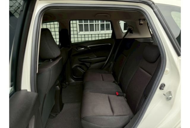 Honda FIT 1.5 白色/2016年式/認證原鈑件/年跑僅5千公里/藍芽導航主機/加裝原廠行車記錄器/原廠LED日行燈/定速/恆溫/換檔快撥/  第17張相片