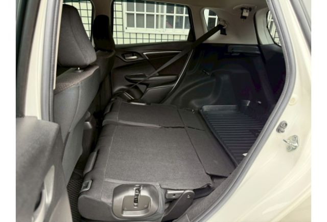 Honda FIT 1.5 白色/2016年式/認證原鈑件/年跑僅5千公里/藍芽導航主機/加裝原廠行車記錄器/原廠LED日行燈/定速/恆溫/換檔快撥/  第18張相片