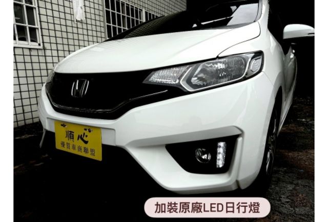 Honda FIT 1.5 白色/2016年式/認證原鈑件/年跑僅5千公里/藍芽導航主機/加裝原廠行車記錄器/原廠LED日行燈/定速/恆溫/換檔快撥/  第19張相片